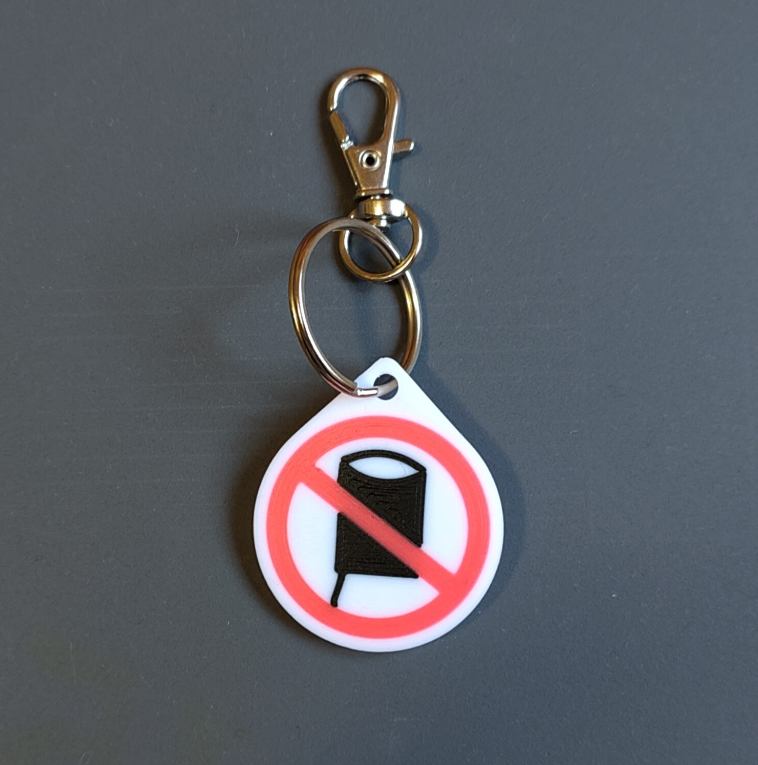 Rückansicht des SOS-Anhängers